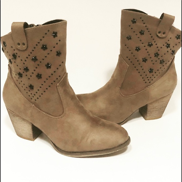Western Ankle Boots Taupe With Black Star Design - Picture 6 of 6